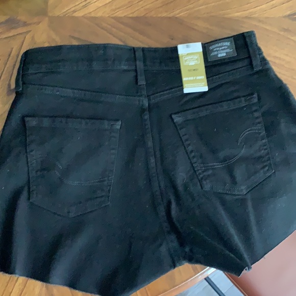 Levi Strauss Stretch High Rise shorts - Picture 2 of 4